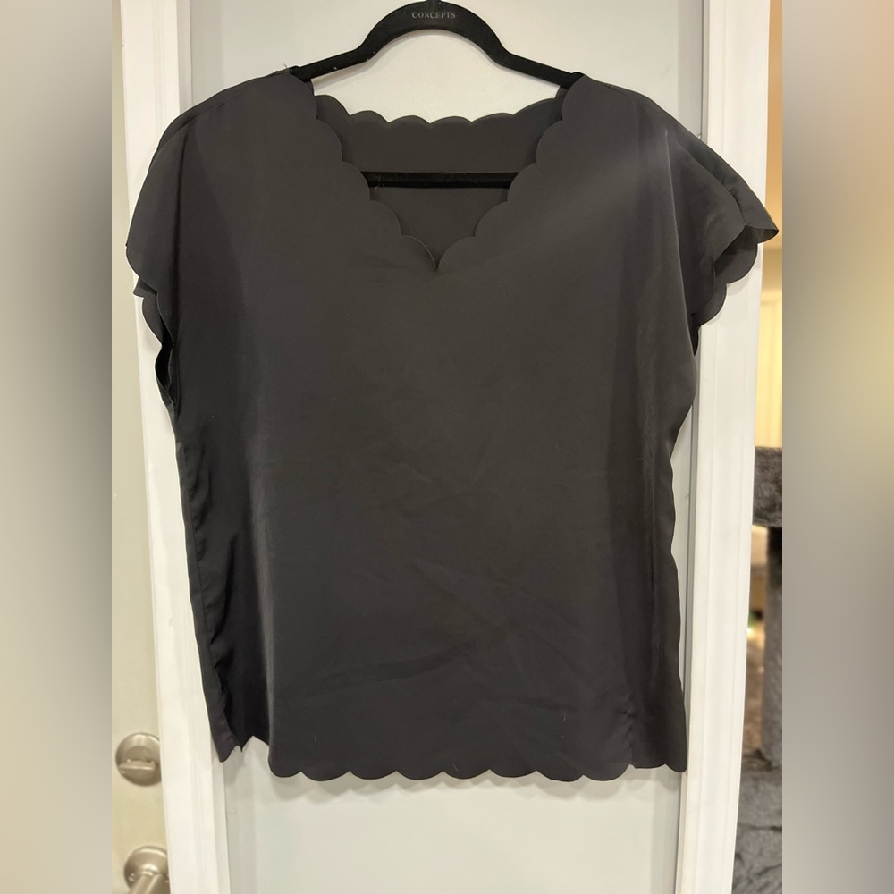 Black rippled top